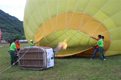 International Air Balloon Festival 2016 in Moc Chau - ảnh 1